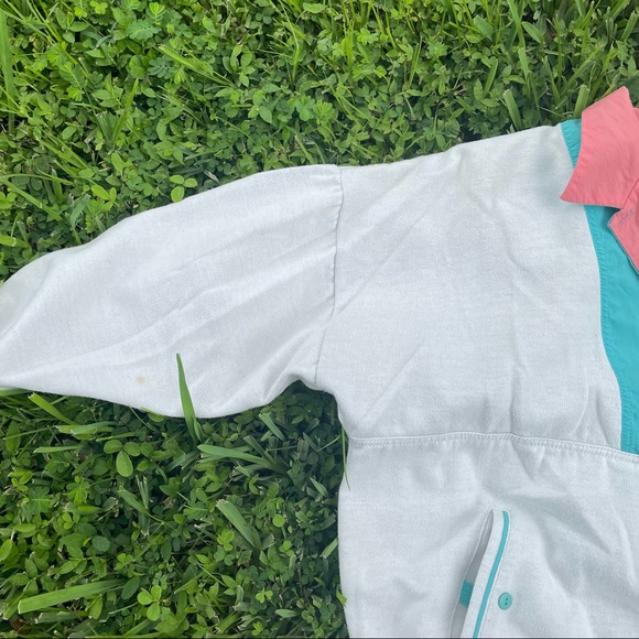 Vintage Adidas White Windbreaker blue and pink detailing - Picture 4 of 6